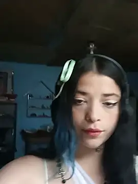 Elvishcassie  online show from May 21, 2026, 8:50 pm