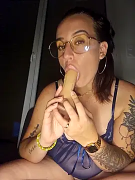 lindsay 33off online show from September 24, 2025, 5:36 am