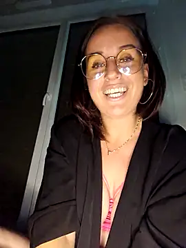 lindsay 33off online show from September 22, 2025, 9:10 pm