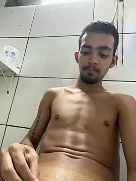 moreninhoP online show from March 18, 2025, 3:02 am