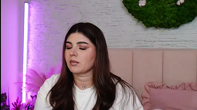 RachelSwaan online show from April 21, 2026, 6:53 am