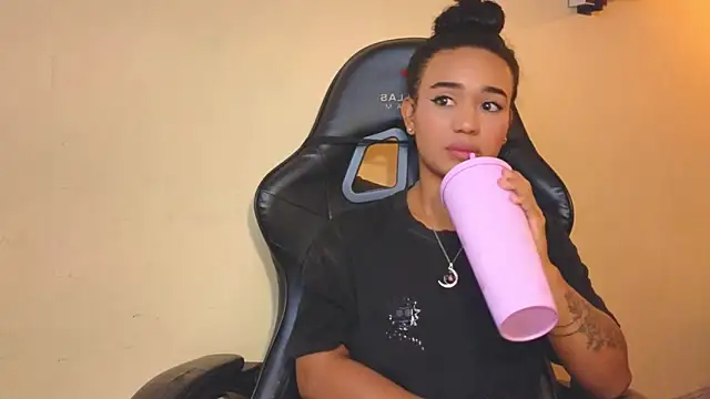 evafoxs online show from November 21, 2025, 12:20 am