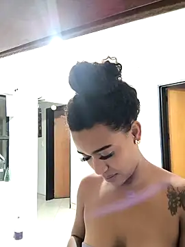 evafoxs online show from October 15, 2025, 5:17 am