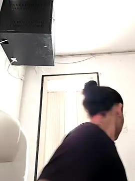 evafoxs online show from September 17, 2025, 1:13 pm