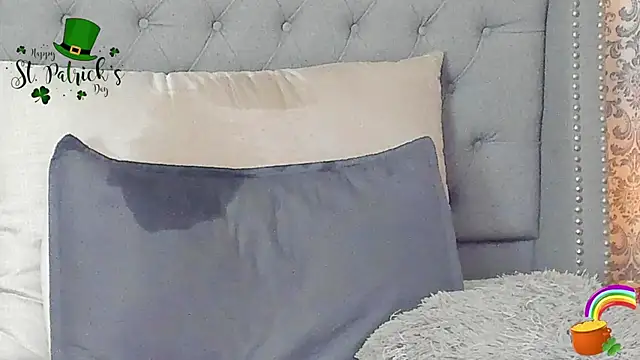 evafoxs online show from March 15, 2025, 4:32 pm