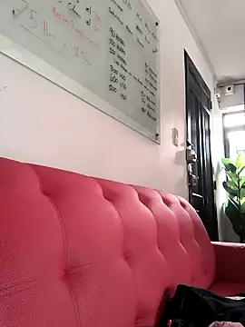 evafoxs online show from September 19, 2025, 2:54 pm