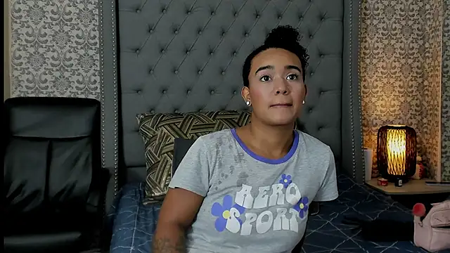 evafoxs online show from March 12, 2025, 12:26 pm