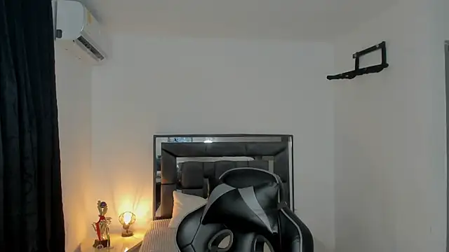 Snapshot of enzo_sloran chatting on November 20, 2025, 6:03 am enzo sloran online show from November 20, 2025, 6:03 am