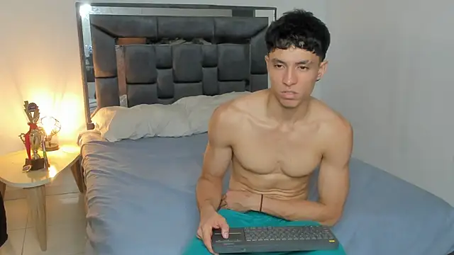 Snapshot of enzo_sloran chatting on November 25, 2025, 8:14 am enzo sloran online show from November 25, 2025, 8:14 am