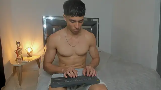 Snapshot of enzo_sloran chatting on November 22, 2025, 6:23 am enzo sloran online show from November 22, 2025, 6:23 am