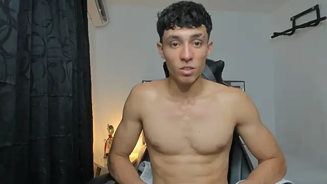 Snapshot of enzo_sloran chatting on November 27, 2025, 5:30 am enzo sloran online show from November 27, 2025, 5:30 am