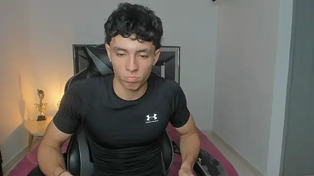 Snapshot of enzo_sloran chatting on November 7, 2025, 12:26 am enzo sloran online show from November 7, 2025, 12:26 am