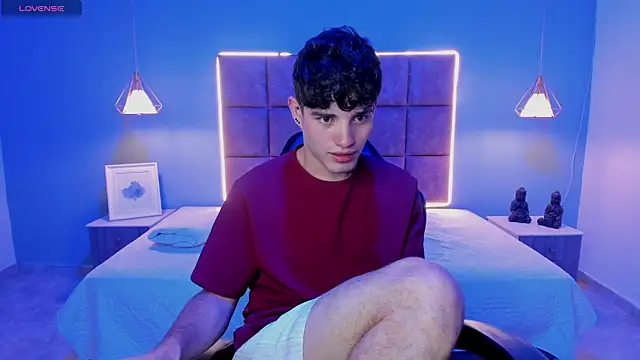 AlejooTwink online show from July 16, 2026, 5:15 am
