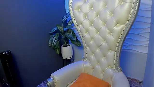 Layla 707 online show from October 2, 2025, 12:47 am