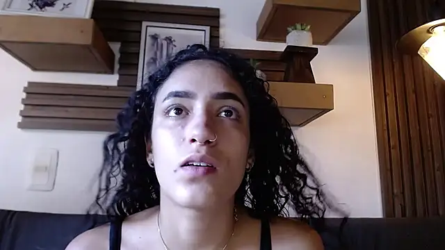 Layla 707 online show from November 18, 2025, 7:28 pm