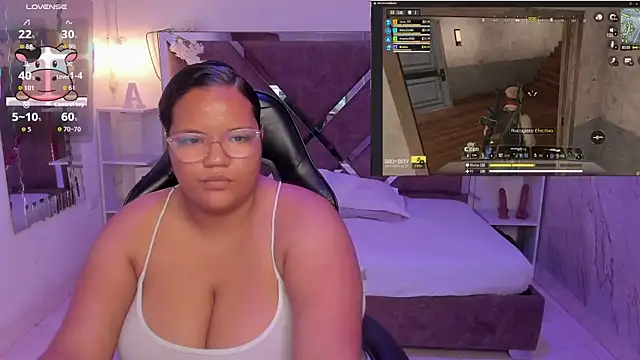 MhiaRey online show from November 20, 2025, 1:23 pm