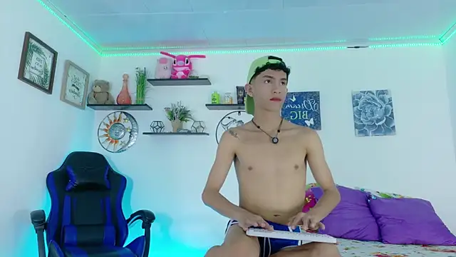 Noah tyler  online show from February 11, 2026, 7:58 pm