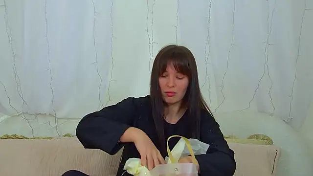 AlexandraBloom online show from March 4, 2026, 6:15 pm