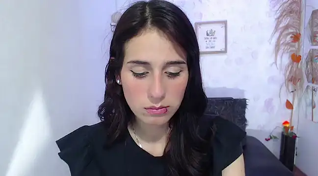 Melothompson online show from February 12, 2025, 1:48 pm