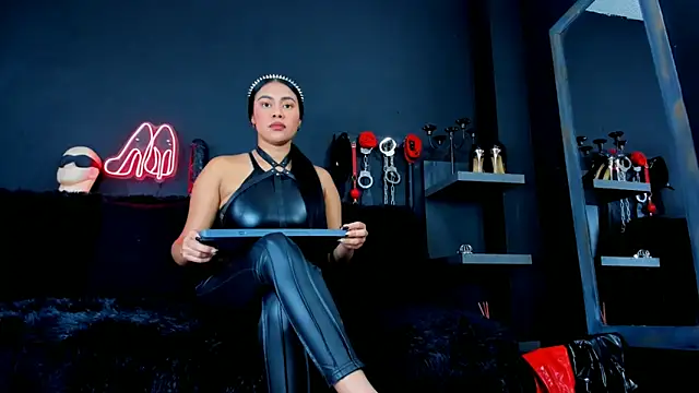 DelaneyStone online show from September 22, 2025, 9:32 pm