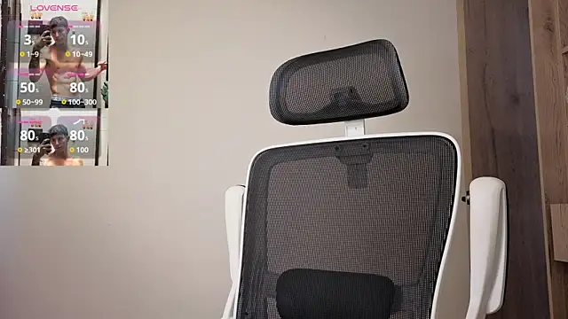 Cristopher23  online show from December 2, 2025, 1:13 pm