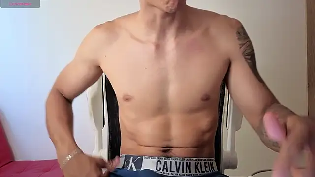 Cristopher23  online show from February 20, 2026, 8:11 pm