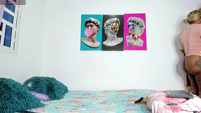 Lilybaudinx96 online show from December 19, 2025, 5:32 am