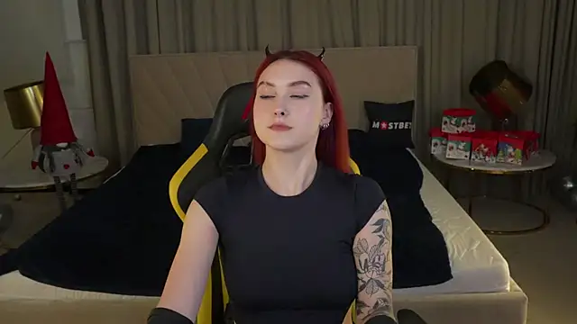 Magnetic Mia  online show from January 4, 2025, 8:16 pm