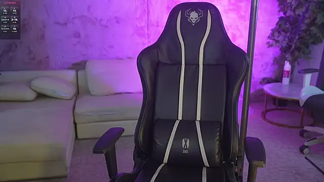 Magnetic Mia  online show from December 18, 2025, 1:33 am