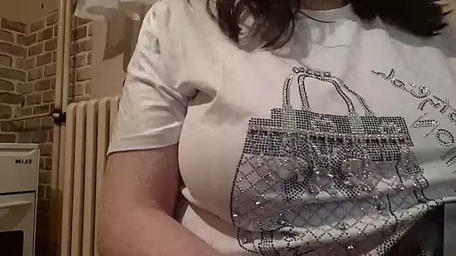 Snapshot of AalinnaK chatting on February 16, 2025, 8:55 pm AalinnaK online show from February 16, 2025, 8:55 pm