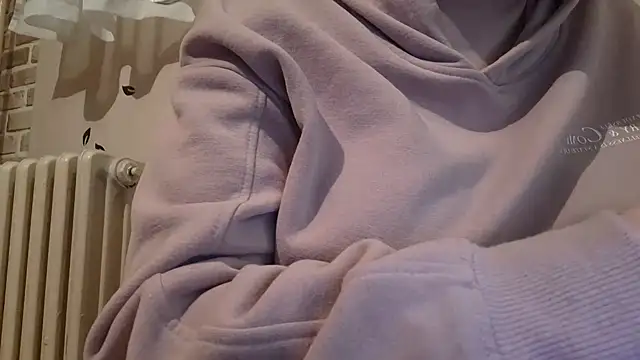 Snapshot of AalinnaK chatting on February 26, 2025, 8:47 pm AalinnaK online show from February 26, 2025, 8:47 pm