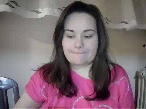 Snapshot of AalinnaK chatting on February 5, 2026, 7:21 pm AalinnaK online show from February 5, 2026, 7:21 pm