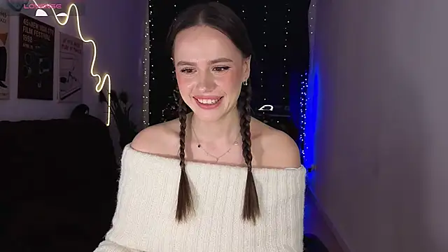 Emillias online show from December 5, 2025, 2:04 pm