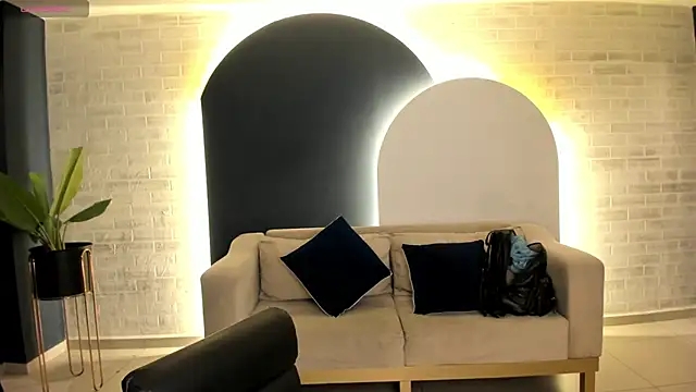 TaraLawrence online show from November 25, 2025, 3:51 am