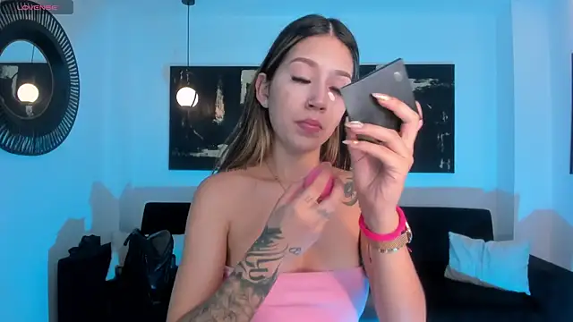 TaraLawrence online show from March 9, 2025, 11:25 pm