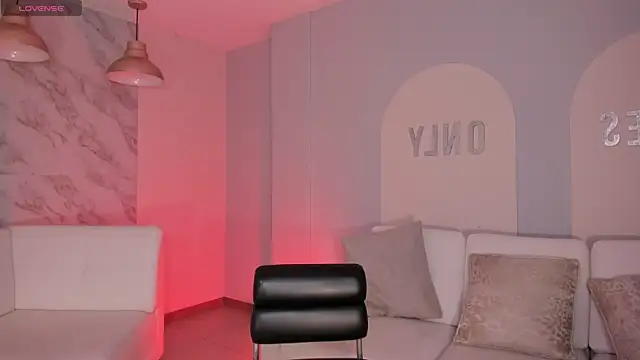 AlanaCraft online show from October 31, 2025, 1:30 pm