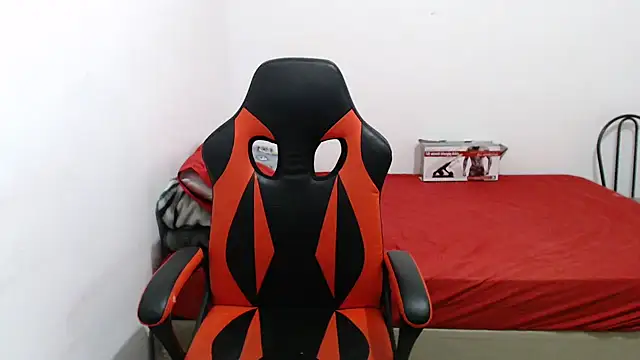 madelyn30 online show from February 3, 2026, 9:42 pm