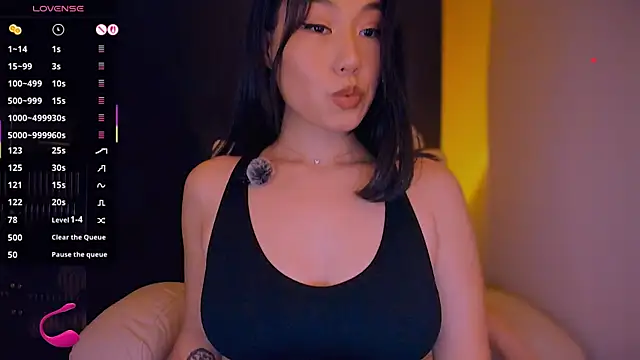 Snapshot of kimmy_chi_ chatting on August 4, 2026, 6:12 pm kimmy chi online show from August 4, 2026, 6:12 pm