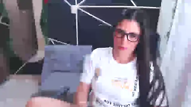 LUCY LI online show from January 27, 2025, 6:20 pm