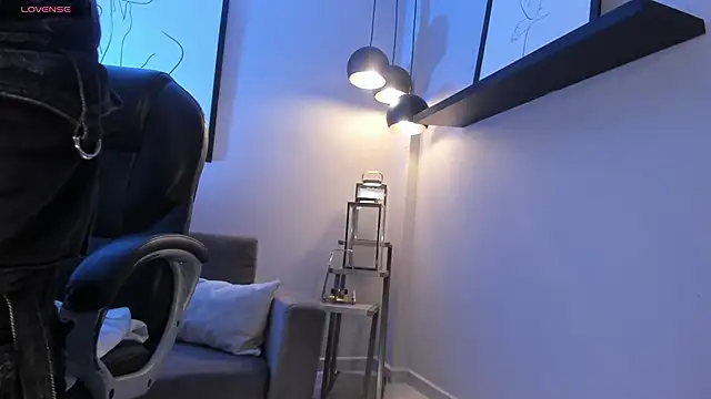 MaddisonLowe online show from April 3, 2026, 9:10 pm