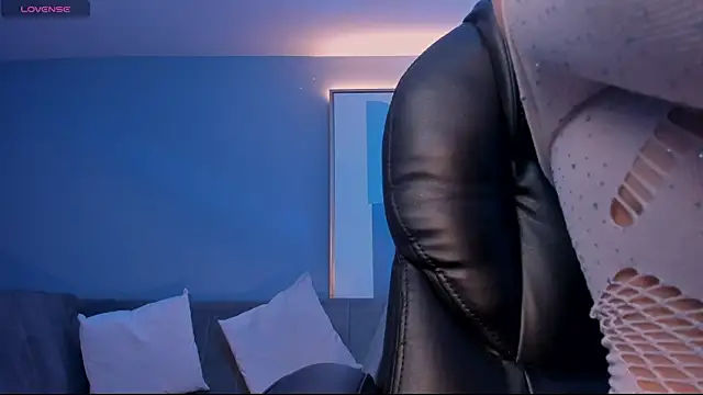 MaddisonLowe online show from November 6, 2025, 4:38 am