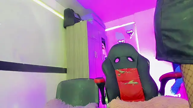 Hellen moons   online show from March 27, 2026, 7:04 pm