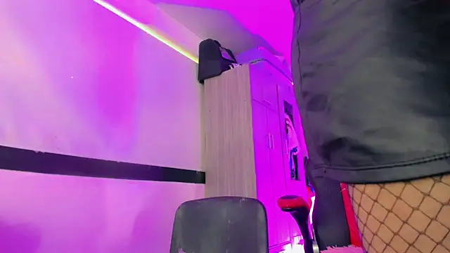 Hellen moons   online show from March 25, 2026, 7:02 pm