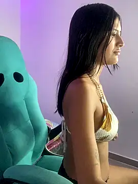 Snapshot of _18_laura chatting on December 7, 2024, 3:20 am 18 laura online show from December 7, 2024, 3:20 am