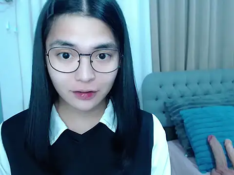 zhaviahale21 online show from October 28, 2025, 2:49 pm