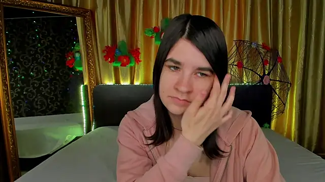  Polly Love  online show from April 5, 2026, 6:20 am