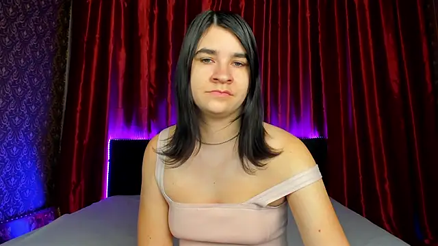  Polly Love  online show from April 3, 2026, 6:09 am