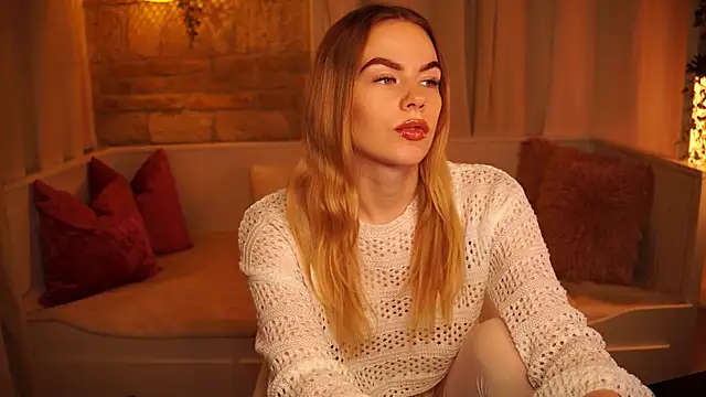 Snapshot of sn0w_barbie chatting on January 24, 2025, 2:30 pm sn0w barbie online show from January 24, 2025, 2:30 pm