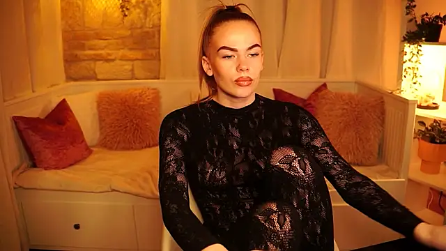 Snapshot of sn0w_barbie chatting on February 21, 2025, 12:38 pm sn0w barbie online show from February 21, 2025, 12:38 pm