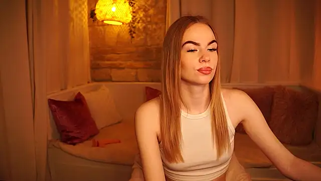 Snapshot of sn0w_barbie chatting on March 12, 2025, 9:23 am sn0w barbie online show from March 12, 2025, 9:23 am